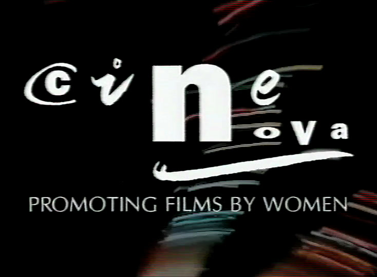 cinenova-logo kokoontuu valkoisista käsin maalatuista kirjaimista liikkuvien juovien päälle